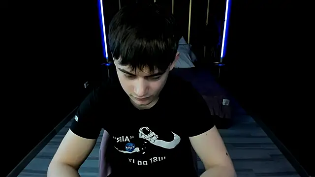 AlejandroEllias online show from 04-05-26, 01:03