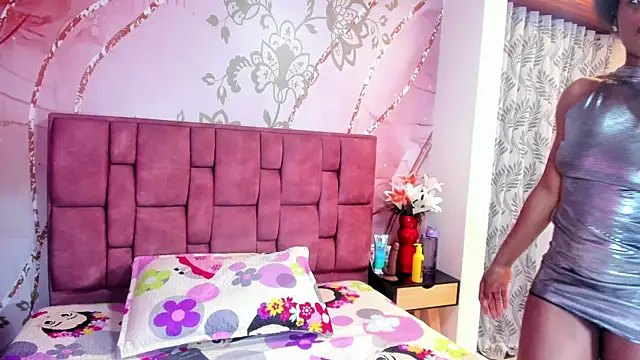 anisha zambrano online show from 12-18-25, 01:06