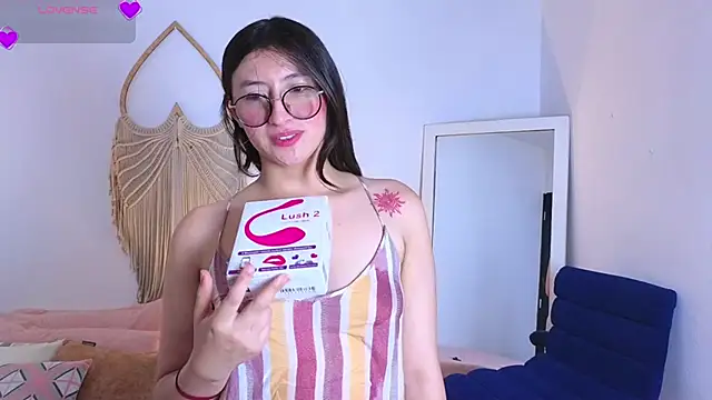 ChaosDoll   online show from 12-19-25, 07:21