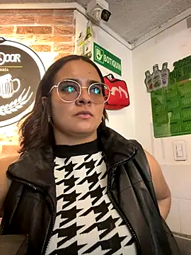 HANNAHBAKER00 online show from 11-22-25, 09:14