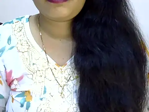 Snapshot of Muskan_Jha chatting on 04-12-26, 01:10 Muskan Jha online show from 04-12-26, 01:10
