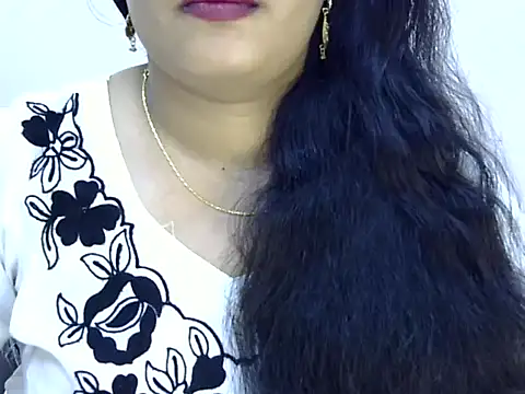 Snapshot of Muskan_Jha chatting on 05-07-26, 02:17 Muskan Jha online show from 05-07-26, 02:17