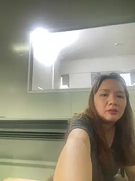 yiyi0316 online show from 05-12-26, 05:48