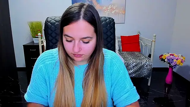 Snapshot of Maria_Bond chatting on 11-27-25, 06:37 Maria Bond online show from 11-27-25, 06:37