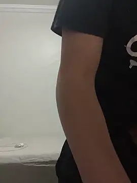 Snapshot of oIAcyber chatting on 11-17-25, 02:50 oIAcyber online show from 11-17-25, 02:50