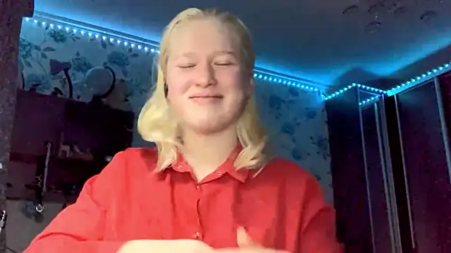 ArissuCuteey online show from 11-17-25, 03:40