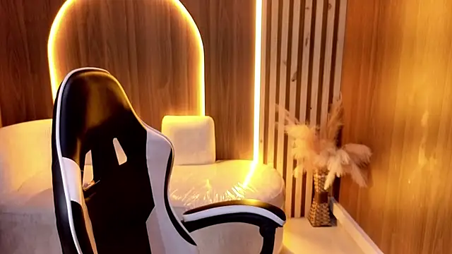 Peige Tx online show from 12-15-25, 01:04