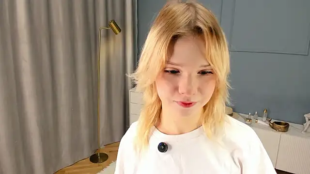 Snapshot of PhillisEsplin chatting on 11-21-25, 07:12 PhillisEsplin online show from 11-21-25, 07:12