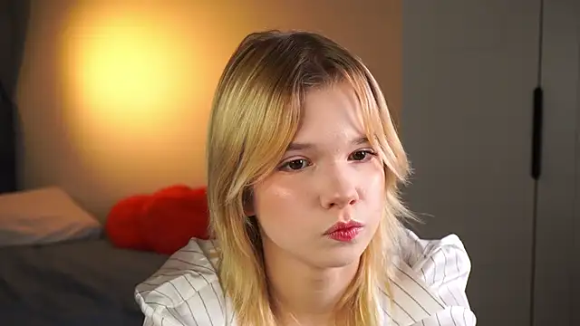 Snapshot of PhillisEsplin chatting on 11-23-25, 08:08 PhillisEsplin online show from 11-23-25, 08:08