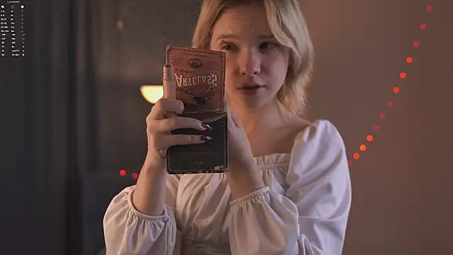 Snapshot of PhillisEsplin chatting on 12-15-25, 07:29 PhillisEsplin online show from 12-15-25, 07:29