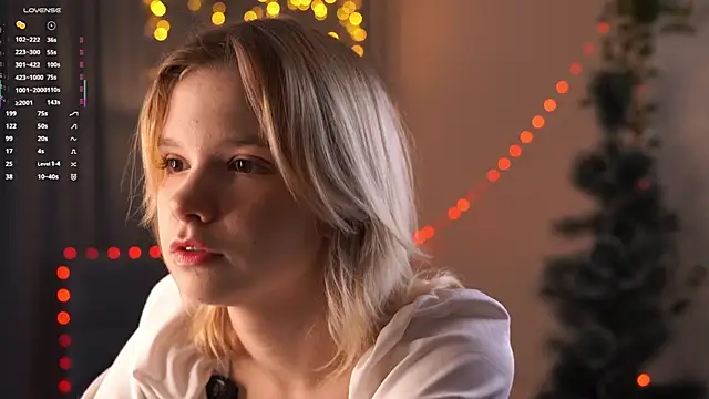 Snapshot of PhillisEsplin chatting on 12-22-25, 07:00 PhillisEsplin online show from 12-22-25, 07:00