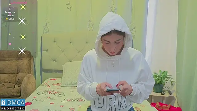 Snapshot of scarlett_fire5 chatting on 12-20-25, 04:58 scarlett fire5 online show from 12-20-25, 04:58