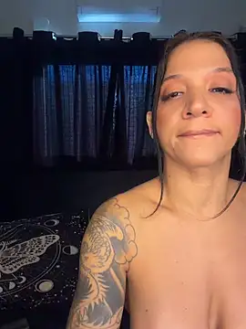 Snapshot of biadominatrix chatting on 06-02-26, 01:13 biadominatrix online show from 06-02-26, 01:13
