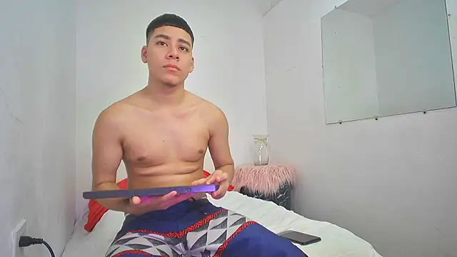 Lucastorrez01 online show from 11-18-25, 06:18