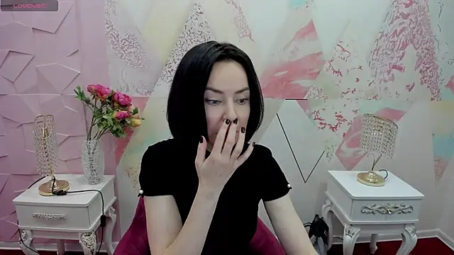 Suzy mcraky1 online show from 11-17-25, 09:26