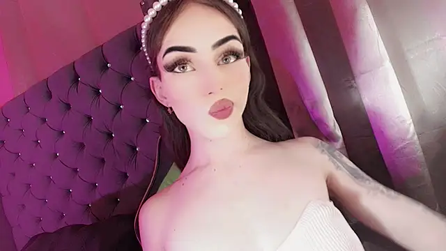 Snapshot of Baby_luxury chatting on 01-18-26, 04:38 Baby luxury online show from 01-18-26, 04:38