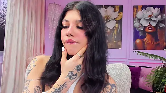 Snapshot of YasminWild chatting on 03-08-26, 04:38 YasminWild online show from 03-08-26, 04:38