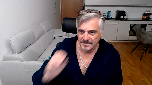 Buidapest online show from 11-22-25, 04:11