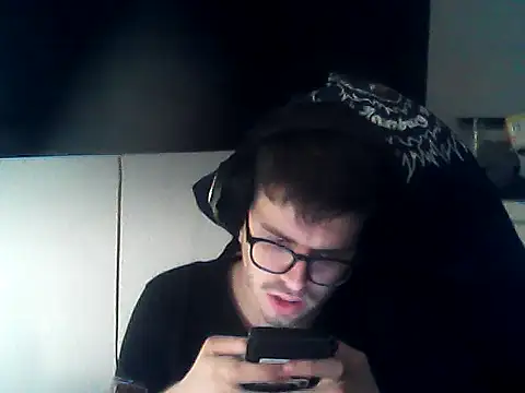 Snapshot of DesertedMonoxide chatting on 03-09-26, 04:00 DesertedMonoxide online show from 03-09-26, 04:00