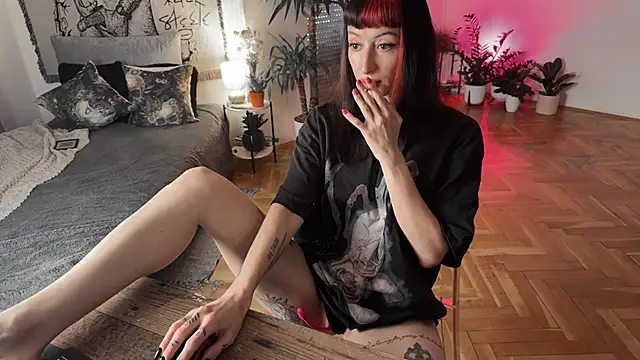 Snapshot of inked_witch chatting on 09-16-25, 10:38 inked witch online show from 09-16-25, 10:38