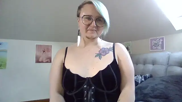 queerlyjaz online show from 11-30-25, 06:45