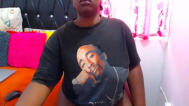 Snapshot of melanin_lizzy chatting on 01-13-26, 06:18 melanin lizzy online show from 01-13-26, 06:18