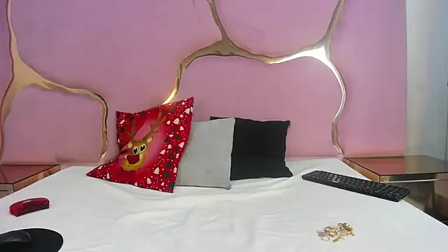 Aisha Leenss online show from 12-15-25, 01:59