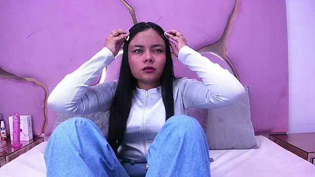 Snapshot of Aisha_Leenss chatting on 02-13-26, 02:02 Aisha Leenss online show from 02-13-26, 02:02