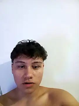 Snapshot of esteban_rios_ chatting on 11-28-25, 02:03 esteban rios online show from 11-28-25, 02:03