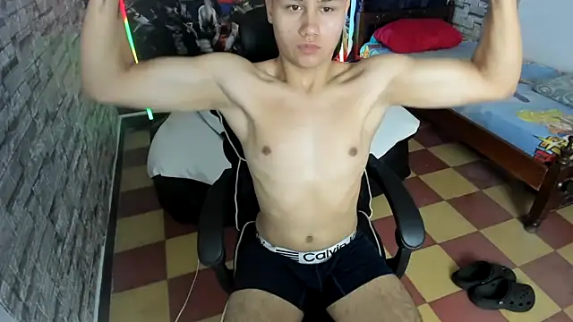 Snapshot of esteban_rios_ chatting on 11-30-25, 02:04 esteban rios online show from 11-30-25, 02:04