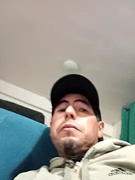 Snapshot of Marcelorastrero chatting on 11-17-25, 04:18 Marcelorastrero online show from 11-17-25, 04:18