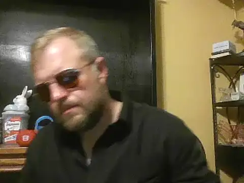 Snapshot of TheOneDonShaun chatting on 06-11-26, 02:53 TheOneDonShaun online show from 06-11-26, 02:53