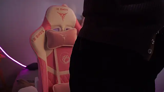 Snapshot of Shadow_Lotus chatting on 11-19-25, 02:17 Shadow Lotus online show from 11-19-25, 02:17