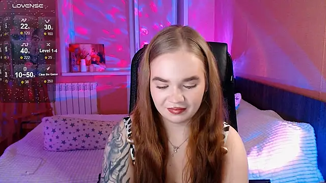 Snapshot of EmiRisse chatting on 11-25-25, 02:39 EmiRisse online show from 11-25-25, 02:39