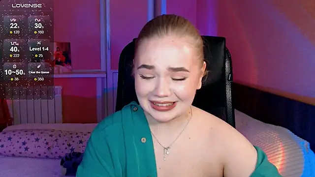 Snapshot of EmiRisse chatting on 12-01-25, 03:39 EmiRisse online show from 12-01-25, 03:39