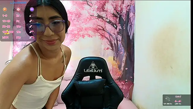 Emma latinasexy18 online show from 02-10-26, 06:23