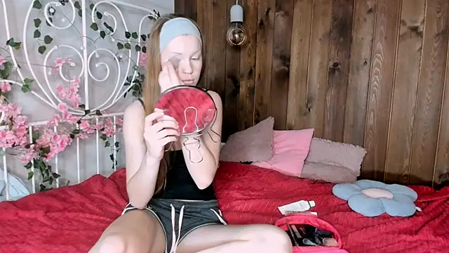 KarieBowery online show from 12-18-25, 08:37