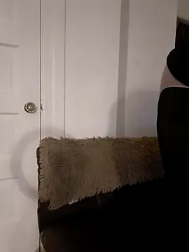 Snapshot of Nusii_pooh chatting on 11-18-25, 02:10 Nusii pooh online show from 11-18-25, 02:10