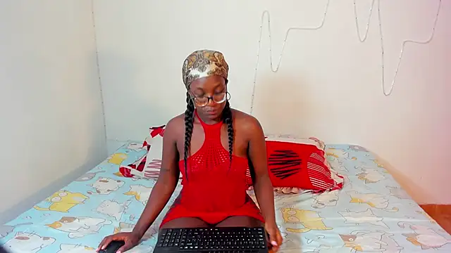 Snapshot of demonychloe chatting on 05-15-26, 01:29 demonychloe online show from 05-15-26, 01:29