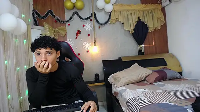 Snapshot of the_nugge chatting on 12-01-25, 01:27 the nugge online show from 12-01-25, 01:27