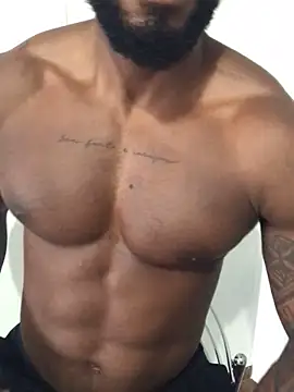 Snapshot of Nicolau_25 chatting on 11-17-25, 08:03 Nicolau 25 online show from 11-17-25, 08:03