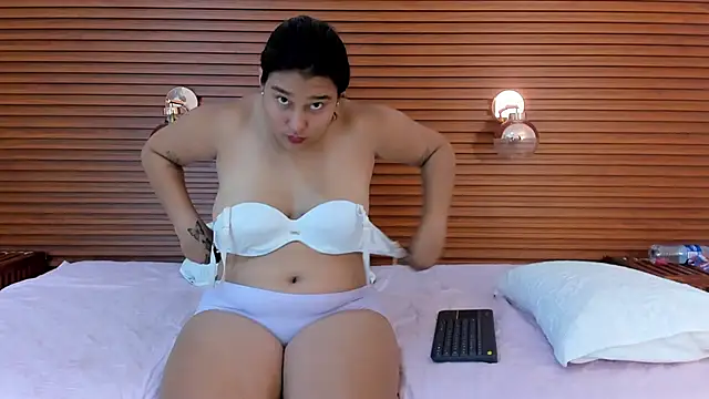 nathaly matheo online show from 12-22-25, 01:19