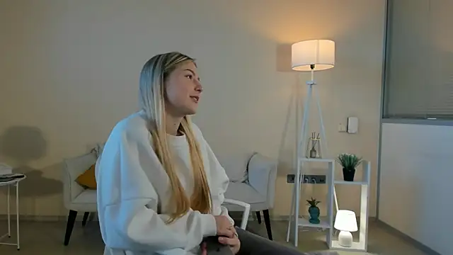 LaunaStrate online show from 11-20-25, 05:40