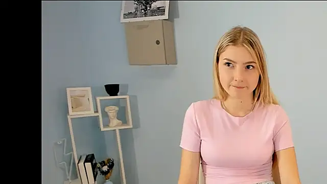 LaunaStrate online show from 11-23-25, 07:19