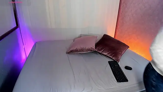 luna velvett  online show from 12-17-25, 11:16