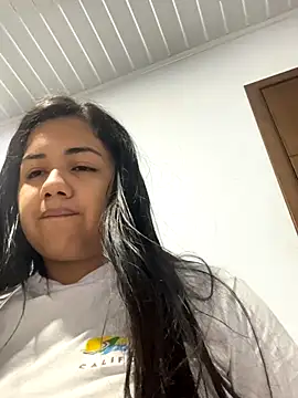 Snapshot of Adriana_27 chatting on 11-19-25, 07:25 Adriana 27 online show from 11-19-25, 07:25