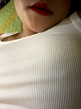 Snapshot of Sunset-yll chatting on 11-23-25, 04:18 Sunset-yll online show from 11-23-25, 04:18