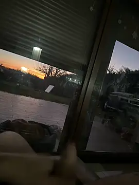 Locotre22 online show from 12-18-25, 05:13