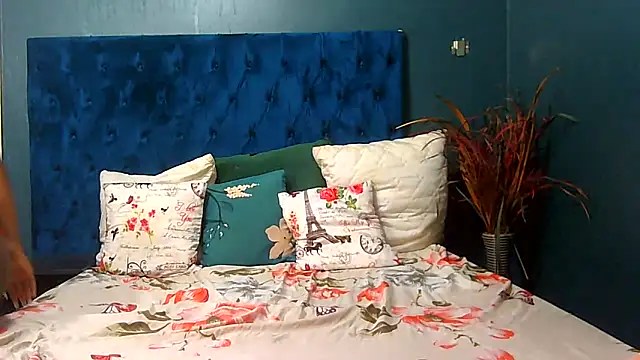 BrunetteNaomi8 online show from 02-08-26, 08:23