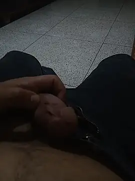 Snapshot of ouchenshadow2975 chatting on 11-23-25, 04:29 ouchenshadow2975 online show from 11-23-25, 04:29